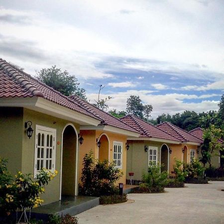 Wangpla Villa Resort Nakhon Sawan Esterno foto