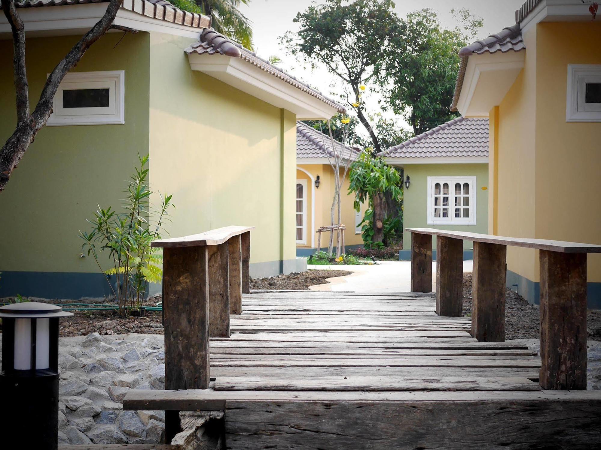Wangpla Villa Resort Nakhon Sawan Esterno foto