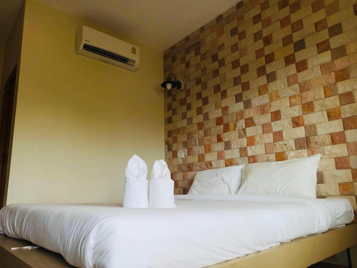 Wangpla Villa Resort Nakhon Sawan Esterno foto